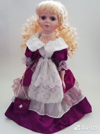Кукла фарфоровая