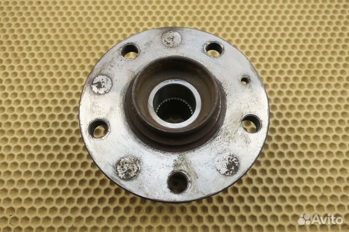 Ступица передняя VW Golf 7