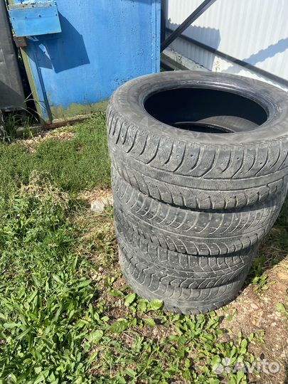 Bridgestone Ice Cruiser 5000 215/65 R16 98