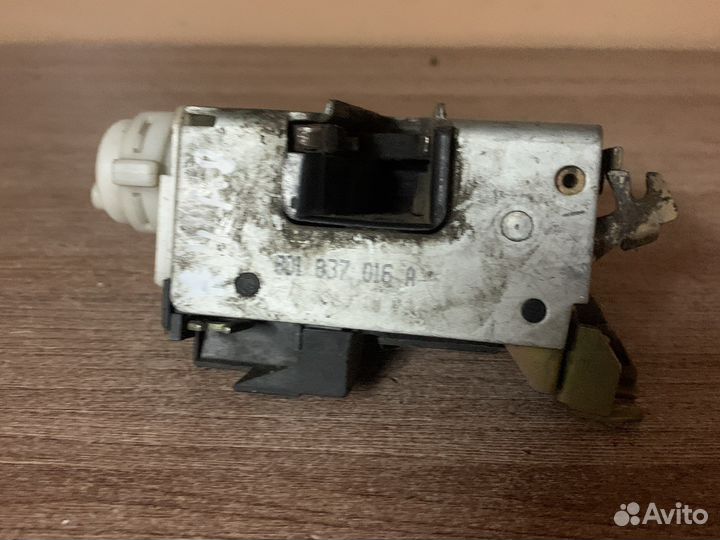 Замок двери передней правой Audi A4 A8