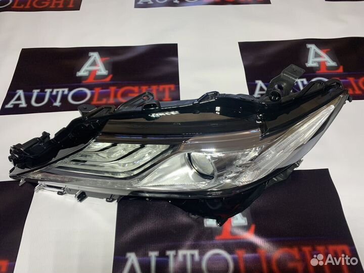 Фара Toyota Camry V70 2017-н.в. левая оригинал