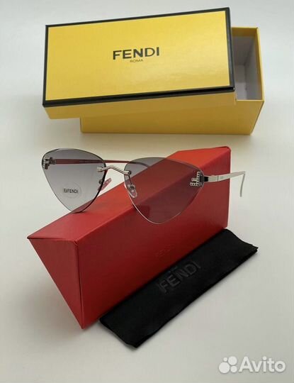 Солнцезащитные очки Fendi