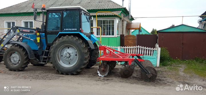 Вспашка земли трактором