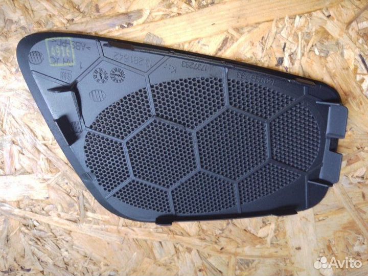 Крышка динамика правая Opel Astra J седан 1.6