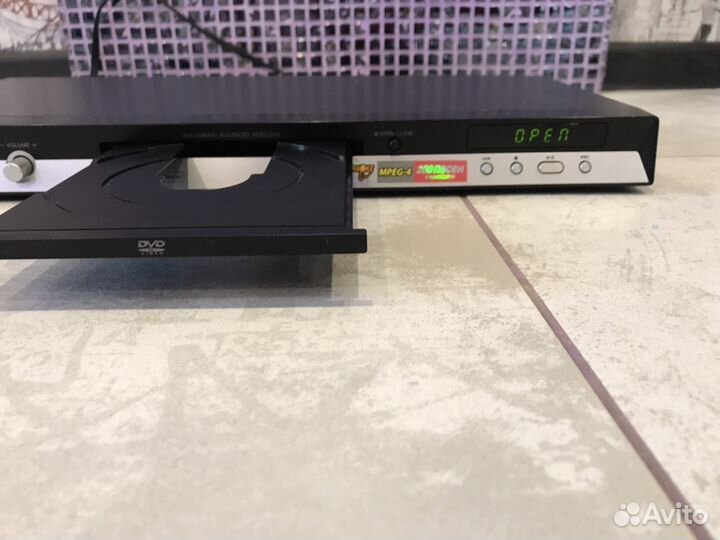 DVD плеер samsung DVD-P375KD