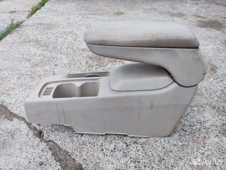 Высокий подлокотник Lancer 9/Cedia