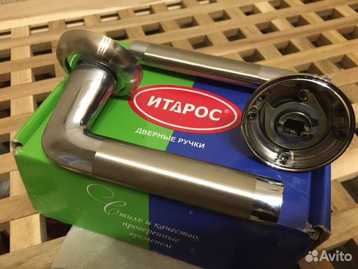 Дверные ручки + врезной замок Apecs