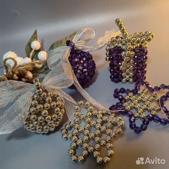 Новогодние украшения из бусин