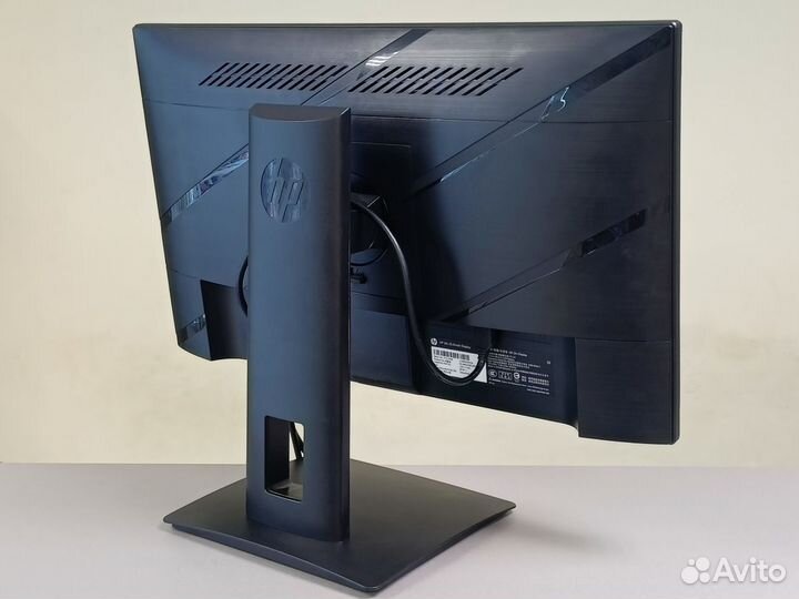 Яркий монитор HP 24