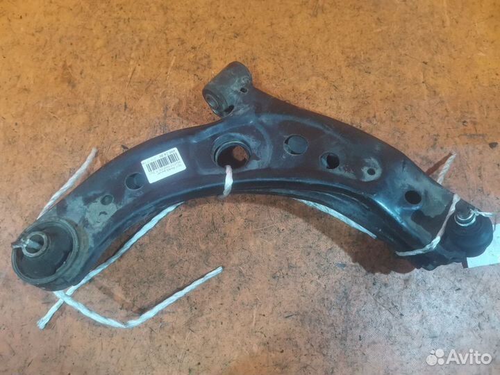 Рычаг передний Toyota Passo KGC10