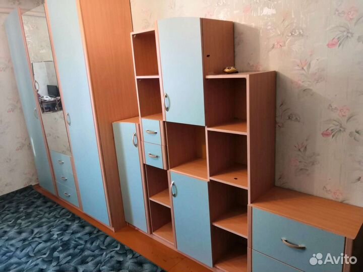 Стенка в комнату