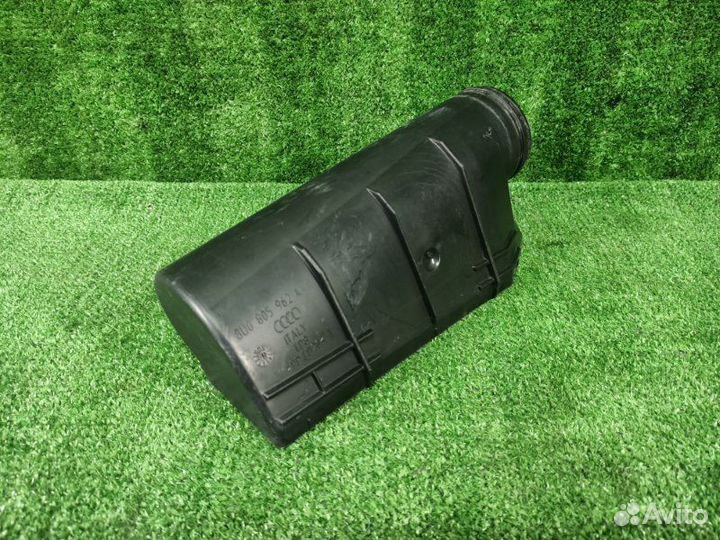 Воздухозаборник Audi Q3 8U