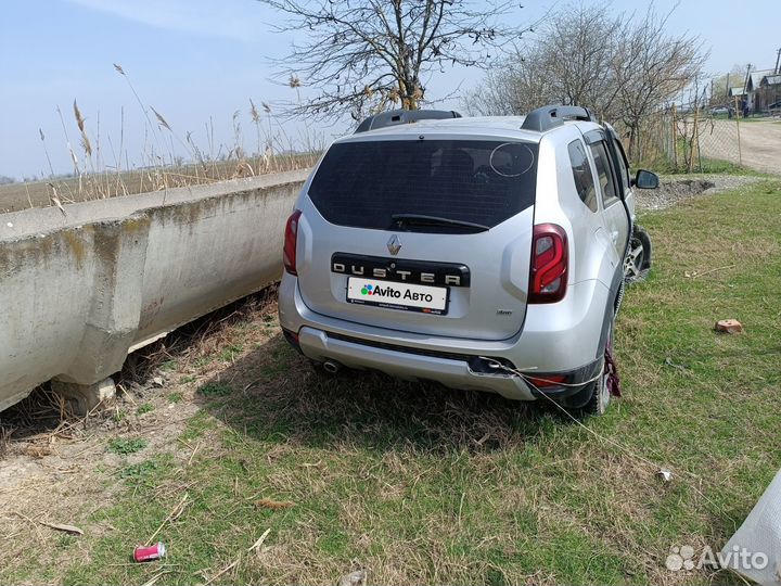 Renault Duster 2.0 МТ, 2020, битый, 176 853 км