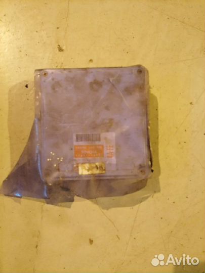 Блок управления двигателем 89661-12752 Toyota Spri