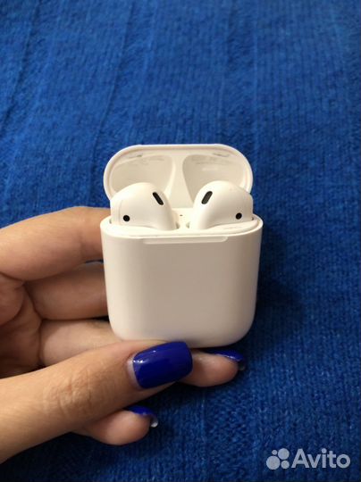 Б/у Беспроводные наушники apple airpods, кейс