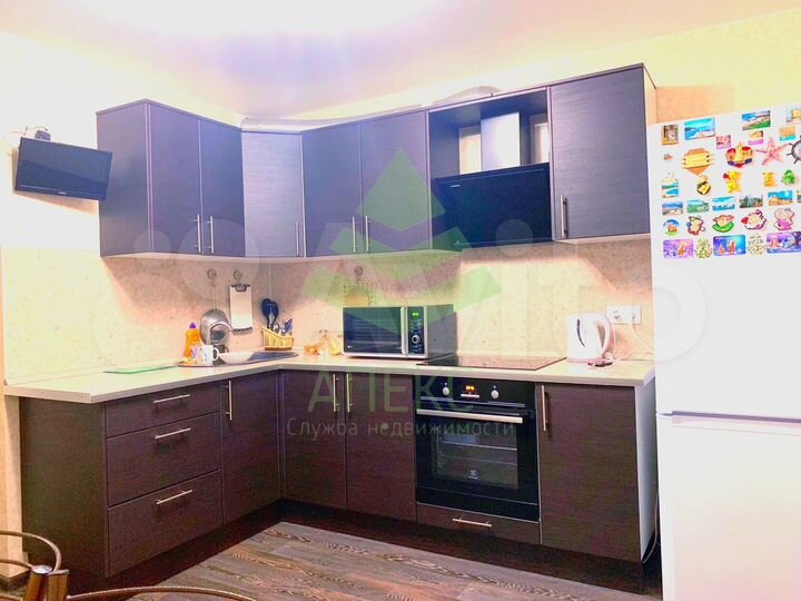 2-к. квартира, 57 м², 1/10 эт.