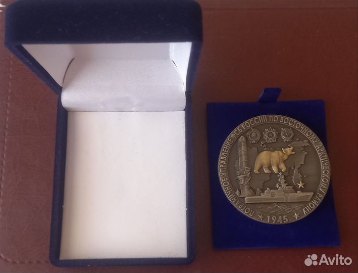 Настольная медаль