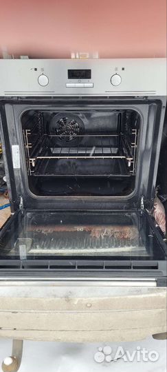 Электрический духовой шкаф Electrolux EZB53430AX