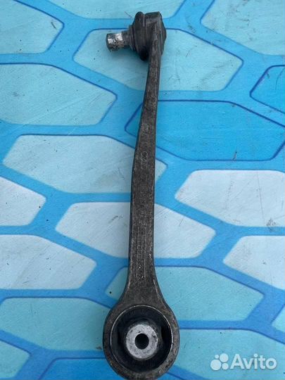 Рычаг передний верхний правый 8K0407506A