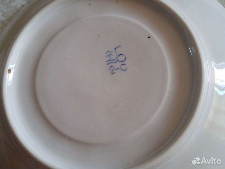 Часть сервиза СССР- масленка и три блюдца