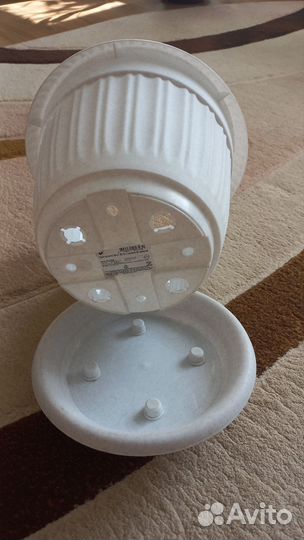 Большой цветочный горшок