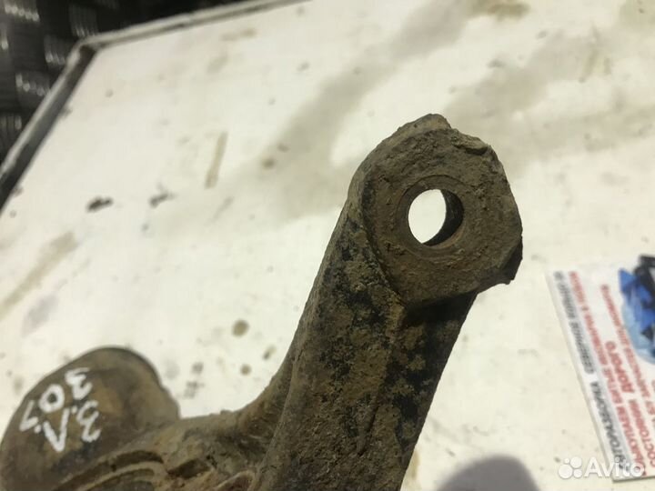 Кулак поворотный левый Пежо 307 Peugeot 307