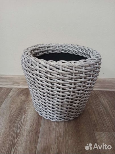 Кашпо для цветов из ротанга