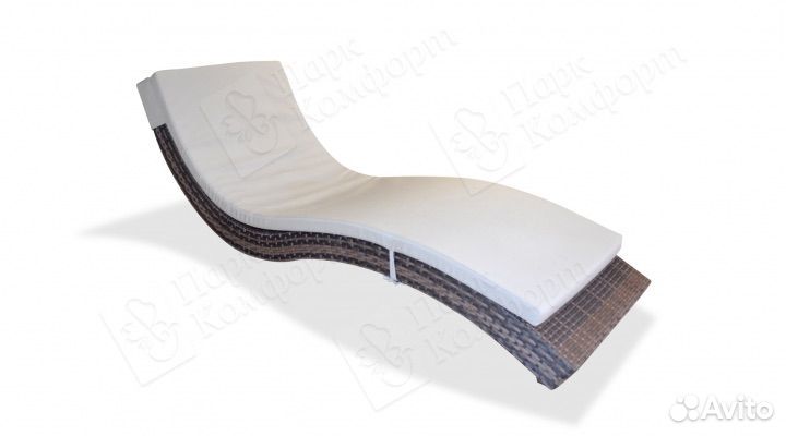 Шезлонг и лежаки из ротанга