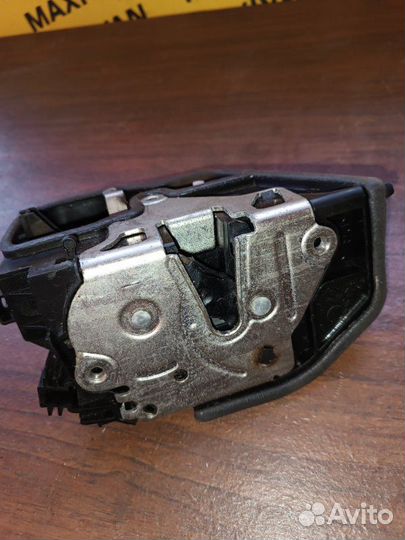 Замок двери задний правый Bmw X5 E70 3.0 2010