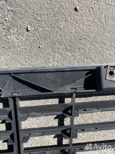 Решетка капота w211