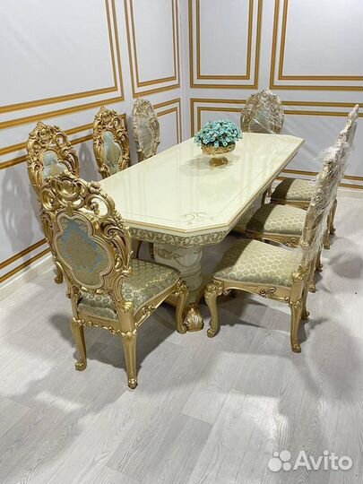 Стол и стулья