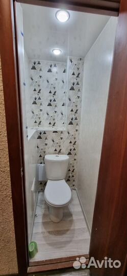 Обшивка санузла ванной комнаты с панельями