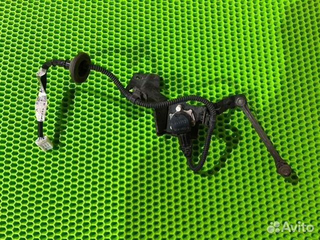 Датчик высоты подвески задний Mitsubishi Outlander