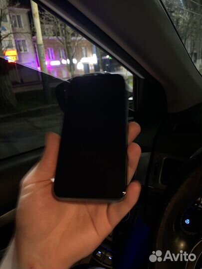 Телефон iPhone 11 на 128