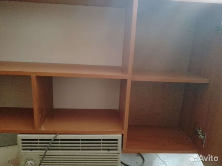 Продаю навесную тумбочку