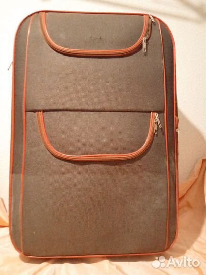 Чемоданы на колесах бу