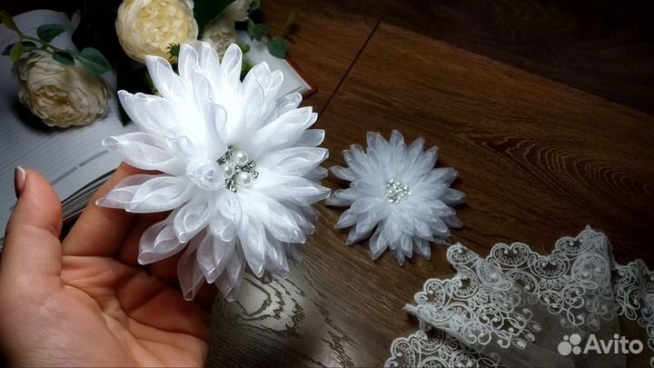 Белые оригинальные бантики, лента в косу