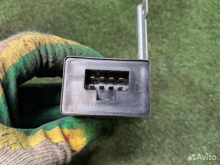 Блок управления стеклоподъемниками Nissan Terrano