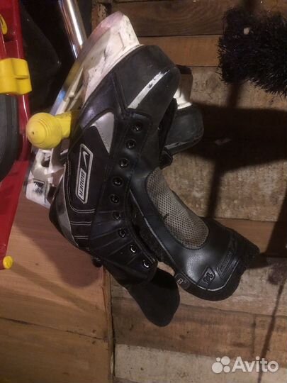 Хоккейные коньки