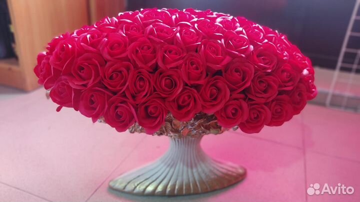 Ваза с мыльными розами