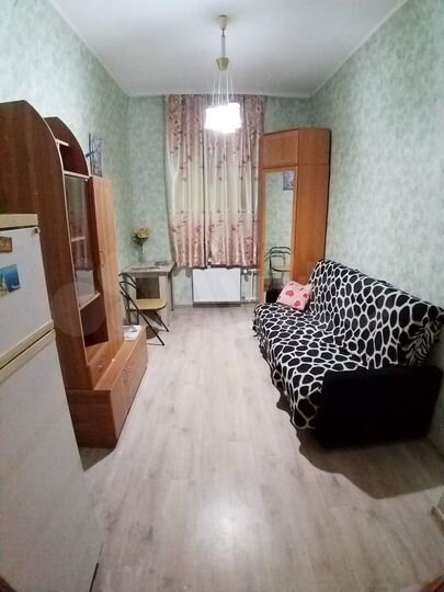 Комната 11 м² в 8-к., 2/2 эт.