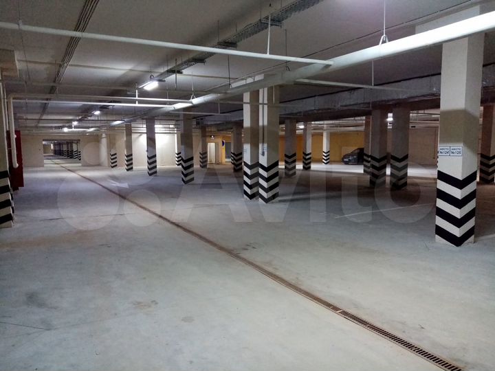 Машиноместо, 14 м²