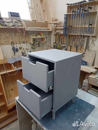 Тумбочка прикроватная