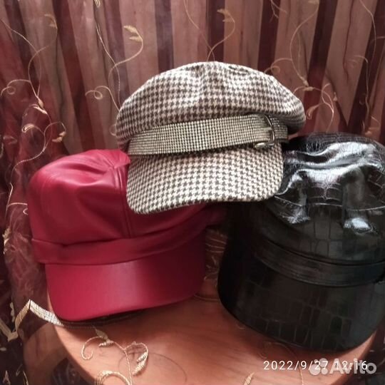 Кепка кожаная женская