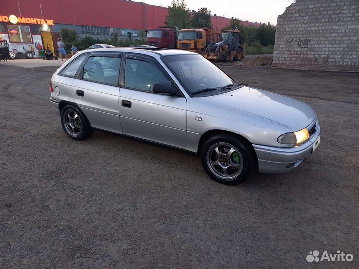 Opel Astra 1.6 AT, 1998, 200 000 км