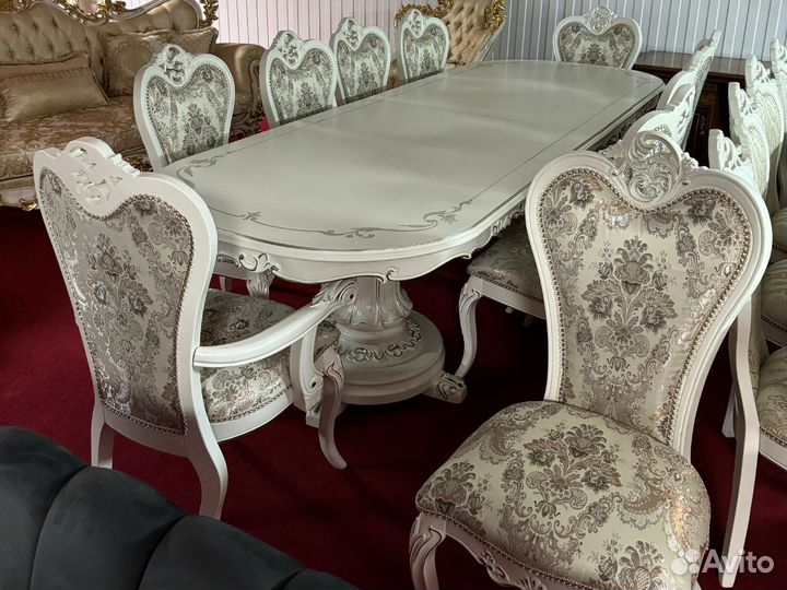 Стол и 10 стульев