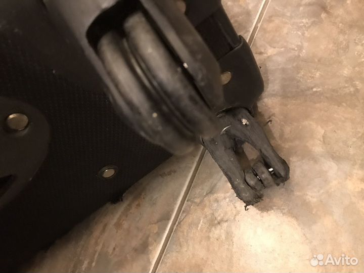 Чемодан на колесах ручная кладь