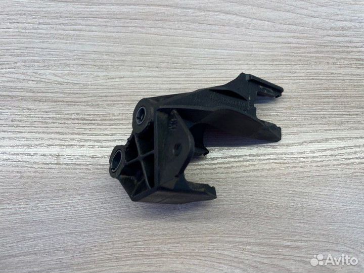 Кронштейн троса кпп LADA X-Ray