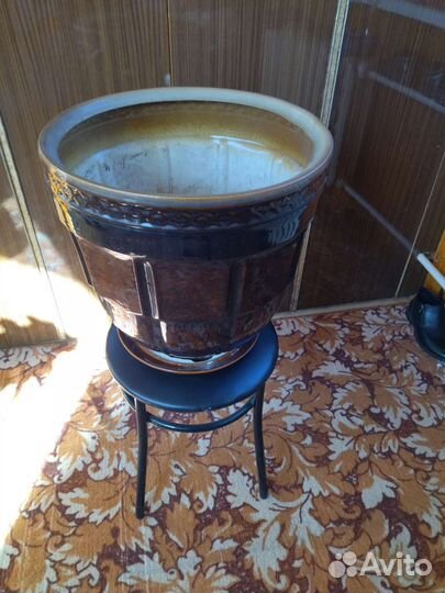 Большой керамический горшок