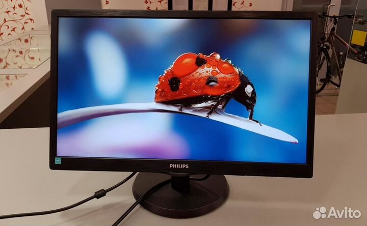 Современный монитор philips 223V5L c VGA